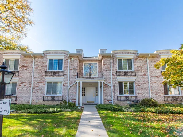1745 Tiverton Rd Unit 18, Bloomfield Hills, MI 48304