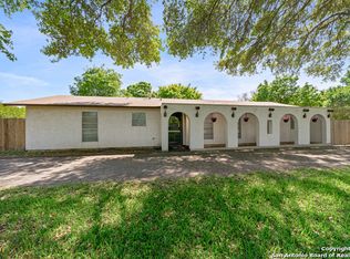 7014 Country View Ln, San Antonio, TX 78240