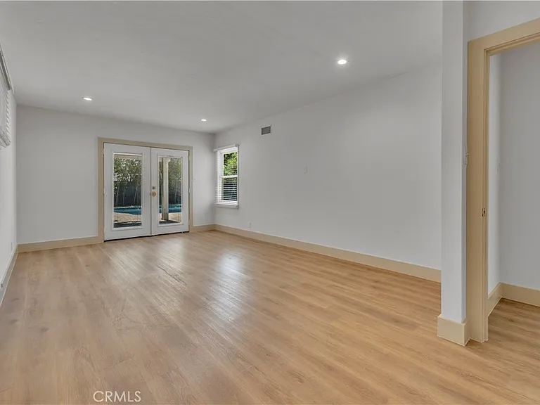 11944 Hesby St — Photo 20
