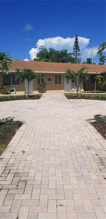 1 bed, 1.0 bath, 650 sqft, $1,800 — Photo 2