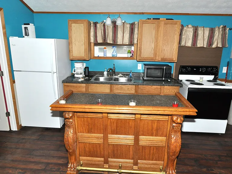 8358 Maple St SW — Photo 4