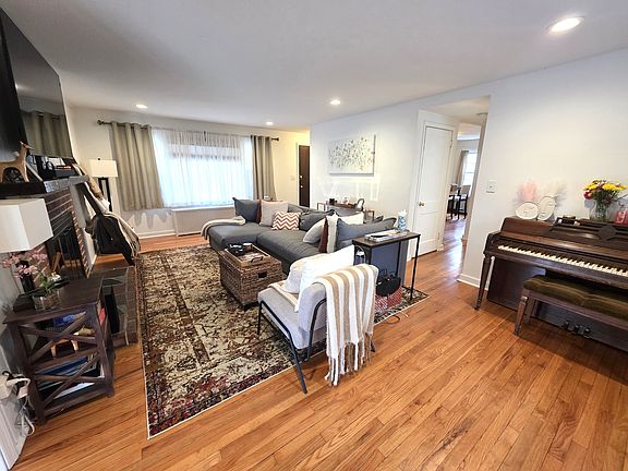 3rd image of 209 Vineyard Rd