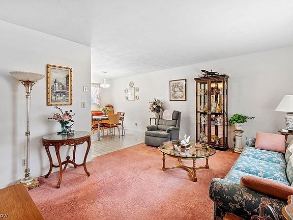 3rd image of 290 Phillips Ave