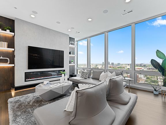 3rd image of 500 W Superior St Unit 1510