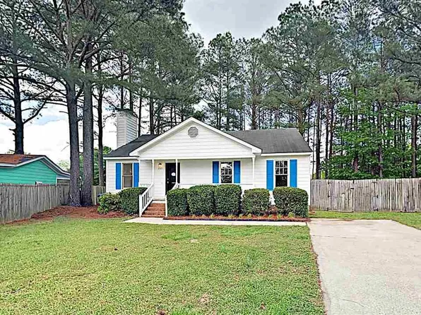 201 Valley Ct, Selma, NC 27576