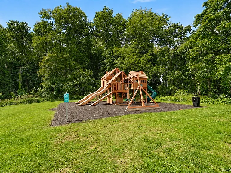 5 Fishkill Glen Dr #B — Photo 11