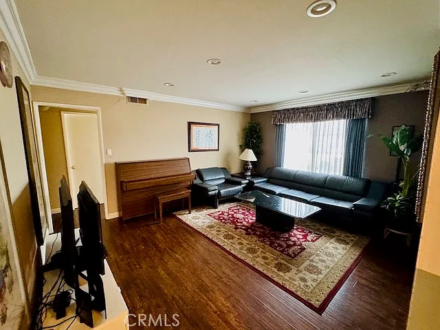 1 bed, 400 sqft, $800 — Photo 2