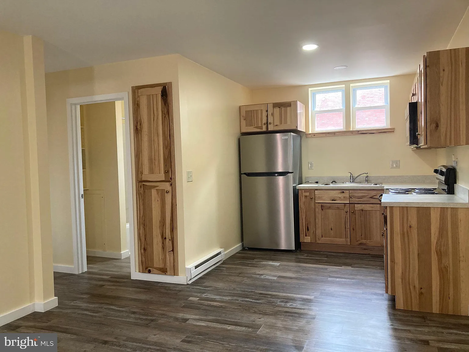 2 bed, 720 sqft, $1,000 — Photo 3