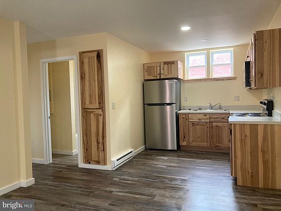 3rd image of 25 Marble St