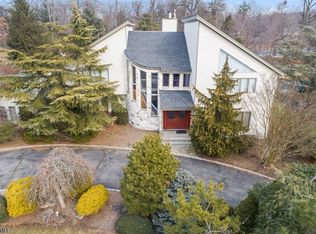 37 Aspen Dr, Livingston, NJ 07039