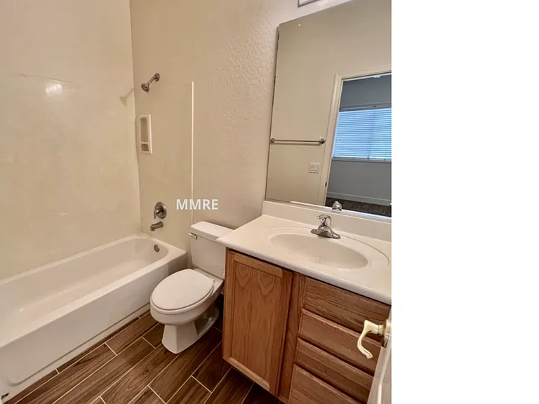 142 N Drexel St — Photo 9