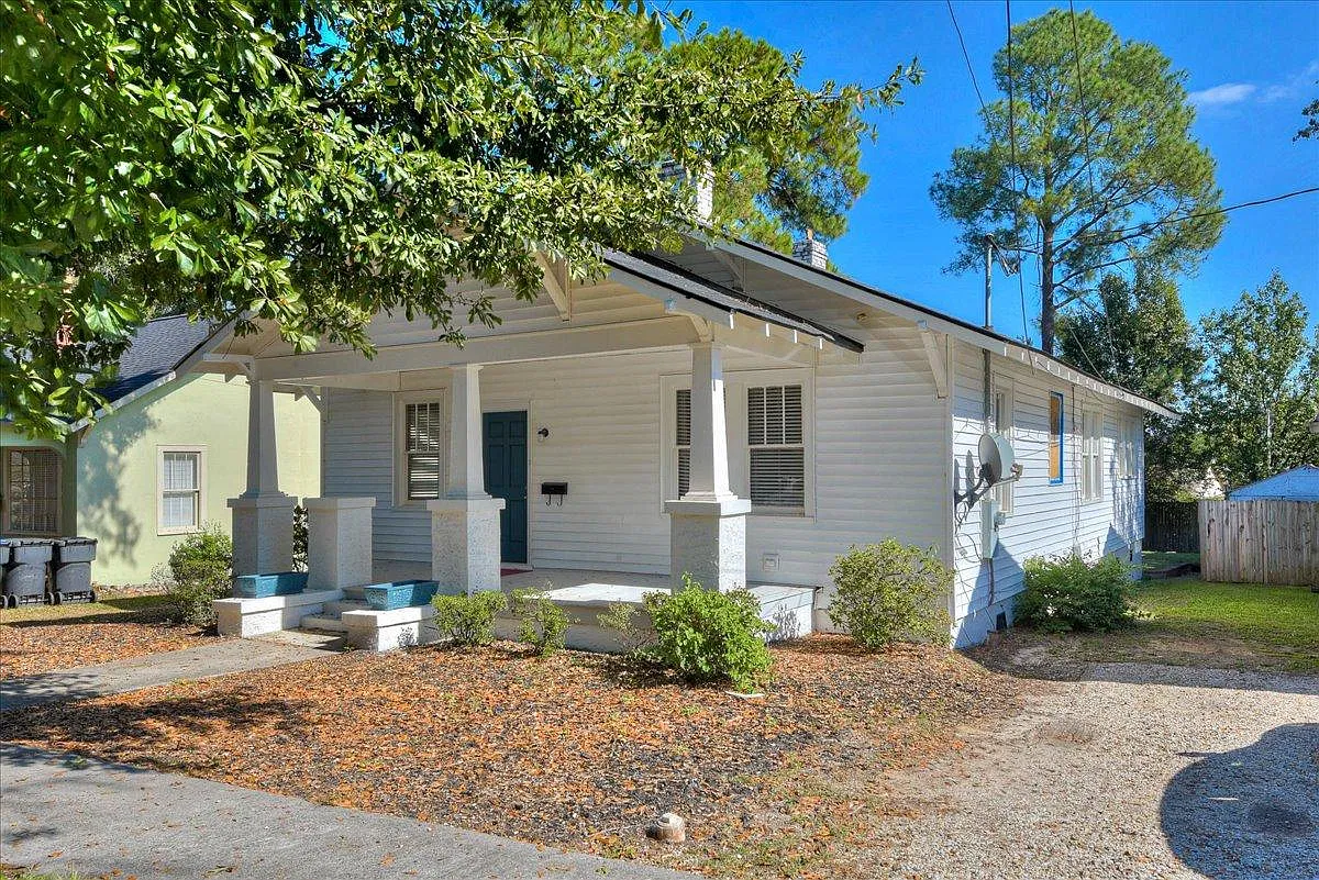 1304 Wilson St — Photo 3