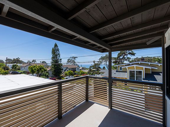 Front patio with ocean view! New high top table and two chairs has been added.( photo to come)