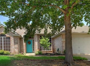 5213 Paulie Dr, Denton, TX 76208