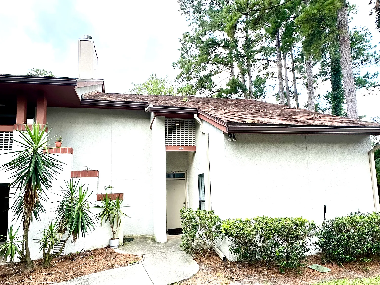 3 bed, 2.5 bath, 1630 sqft, $1,900 — Photo 1