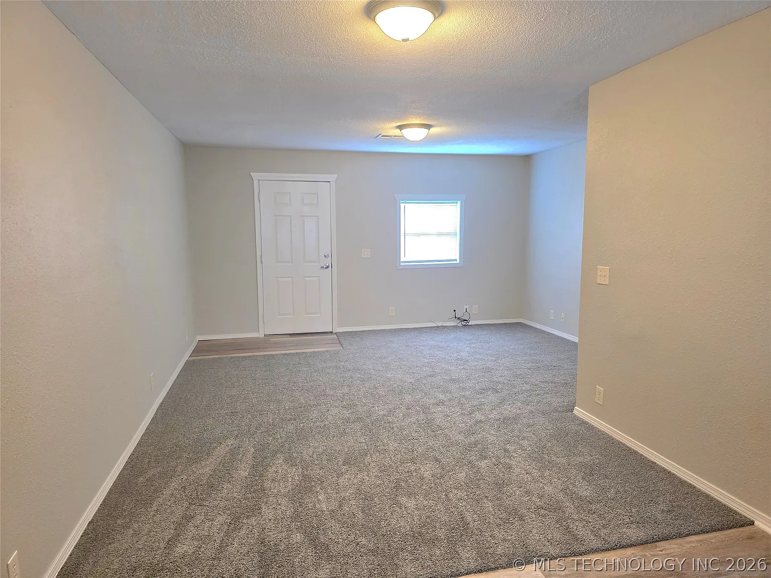 2 bed, 2.0 bath, 4216 sqft, $950 — Photo 2