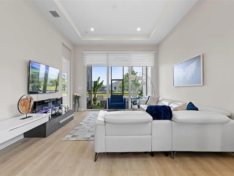 819 Liliana Dr — Photo 11