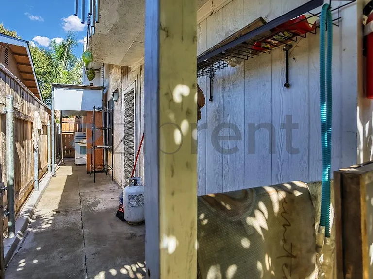 2411 Berry St — Photo 25