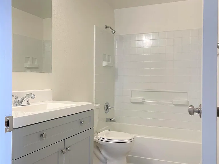 1255 W 7th St #4 — Photo 12