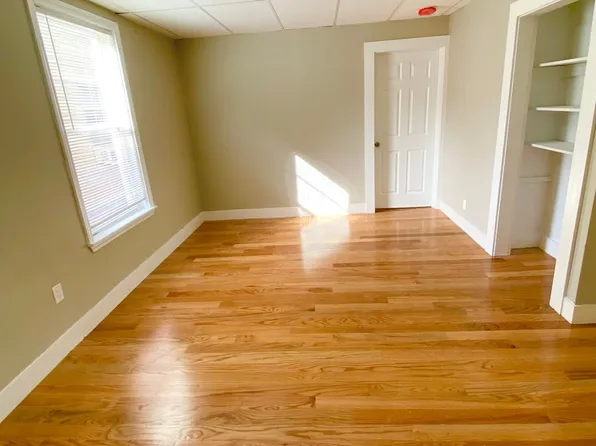 38 Neptune St #1R, Lynn, MA 01905