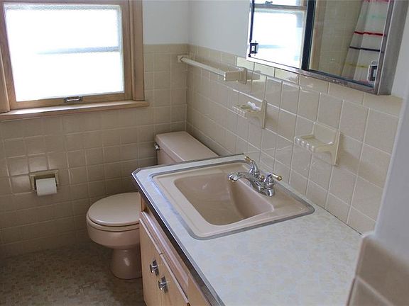 5th image of 29490 Oakwood Dr