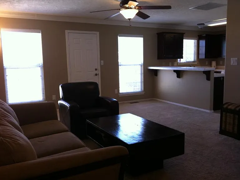 180 view of living and kitchen area.