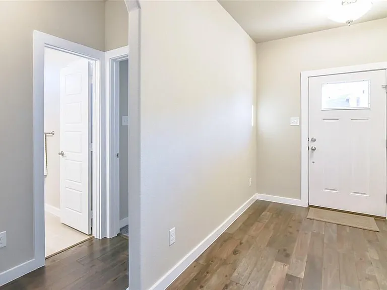 2305 Paxton Way — Photo 5