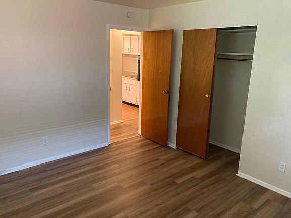 5th image of 2461 Mercury Ave