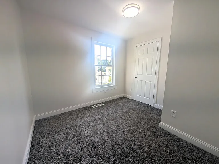 384 S Center Ave — Photo 6
