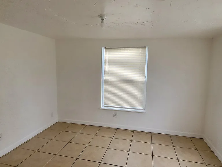 1721 Prescott St S — Photo 6