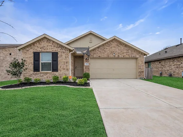1902 Champions Dr, Navasota, TX 77868