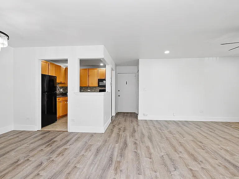 16W540 Lake Dr #9A-201 — Photo 8