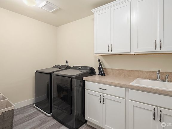 2nd image of 336 Shadow Ave NE
