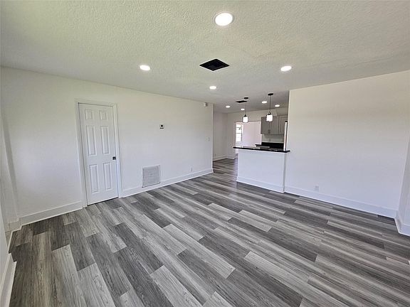 4th image of 611 SW 15th Street