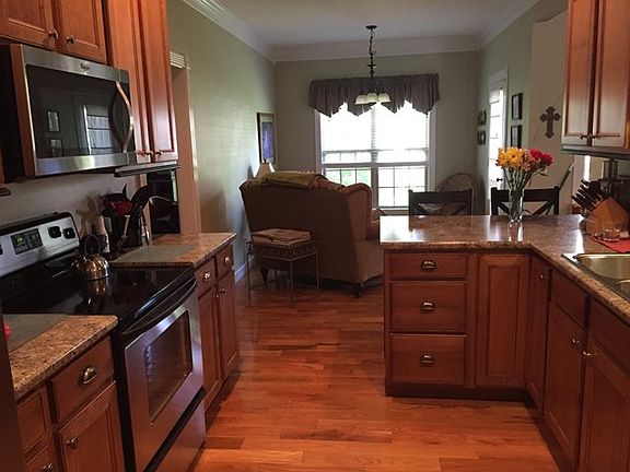4th image of 778 Coveview Cir