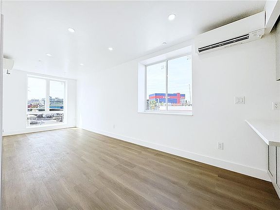 3rd image of 2815 W 17th St #2A
