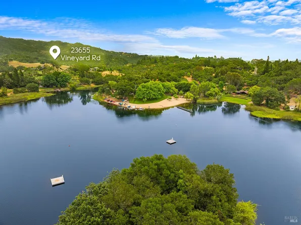 23655 Vineyard Road, Geyserville, CA 95441