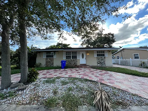 2448 SW 42nd Ter Photo 1
