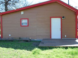 208 May St, Trenton, TX 75490