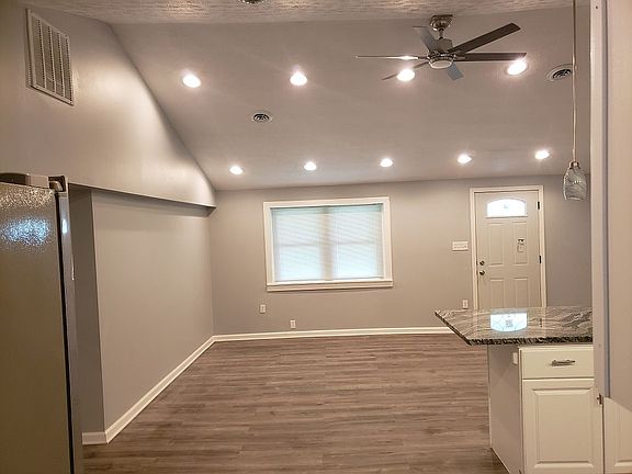 3rd image of 3138 Clover Dr