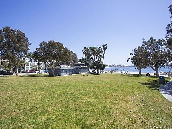 5th image of 1335 Pacific Beach Dr Unit 3