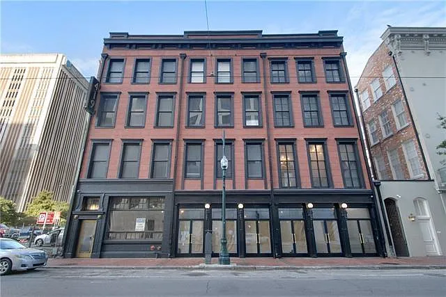 419 Carondelet St #202