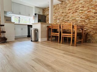 Plaza Of The Americas, Sunny Isles Beach, FL 33160