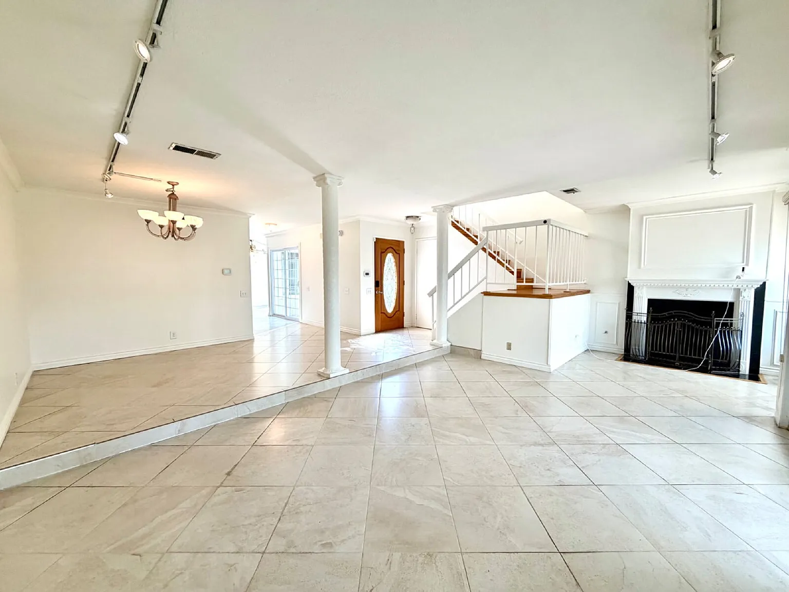 3 bed, 2.5 bath, 1926 sqft, $4,600 — Photo 4