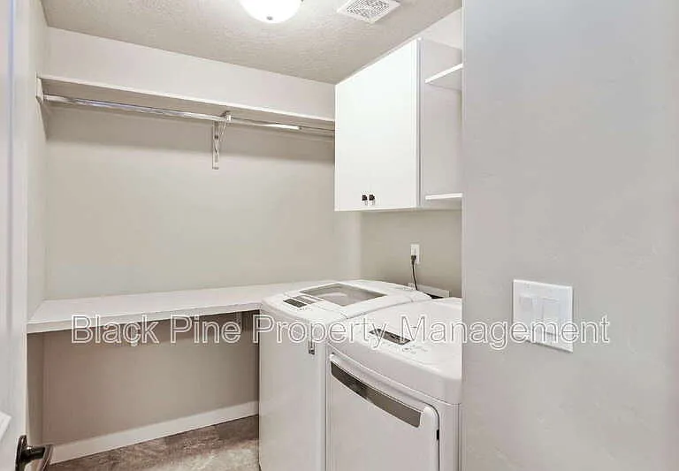 1873 N Justin Ave — Photo 26