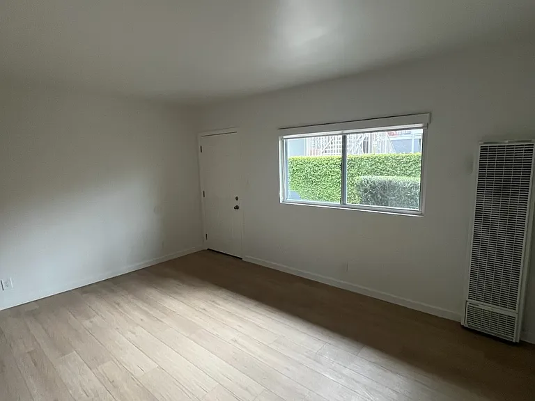 613 Westminster Ave #2 — Photo 11
