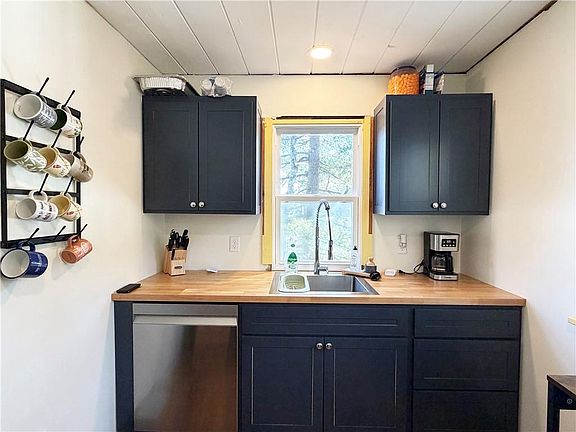 5th image of 1111B 22 3/4 Street