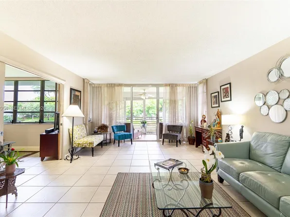 4221 W Palm Aire Dr APT 203, Pompano Beach, FL 33069