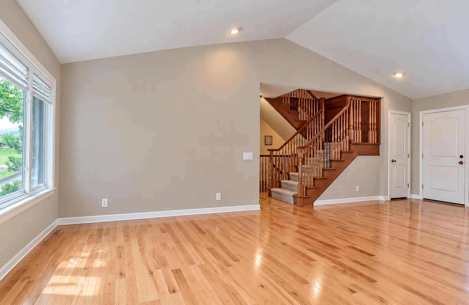 3 bed, 2159 sqft, $3,200 — Photo 3