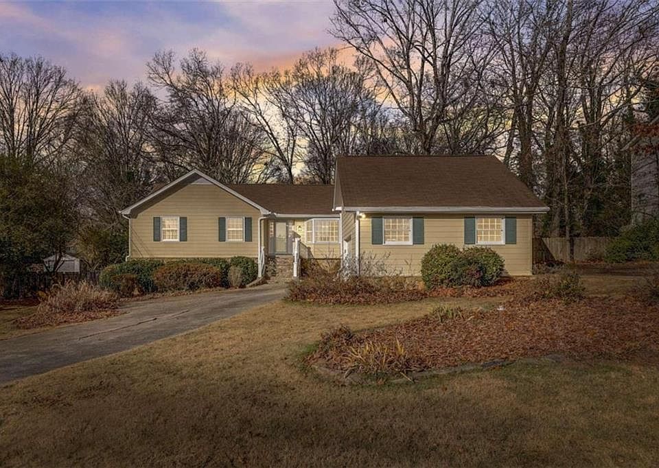 1st image of 2591 Highland Dr SE